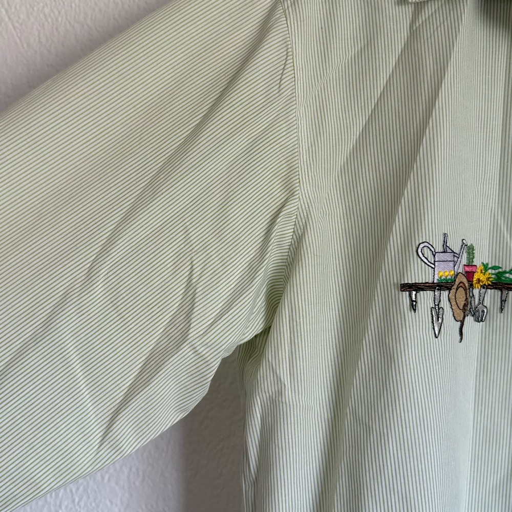 Hana Button Up Shirt Womens Medium Embroidered Gardening Theme Green Striped - Picture 4 of 8